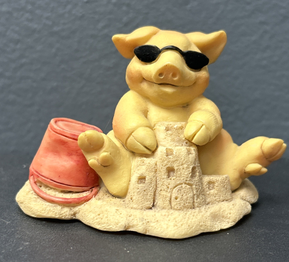 1993 Vintage Pigsville Sandcastle Bucket Beach Figurine Pig Piglet Sunglasses